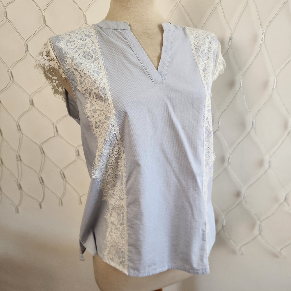 Marc New York Sleeveless Pullover Blouse • Blue w/ White Lace • Tagged Medium